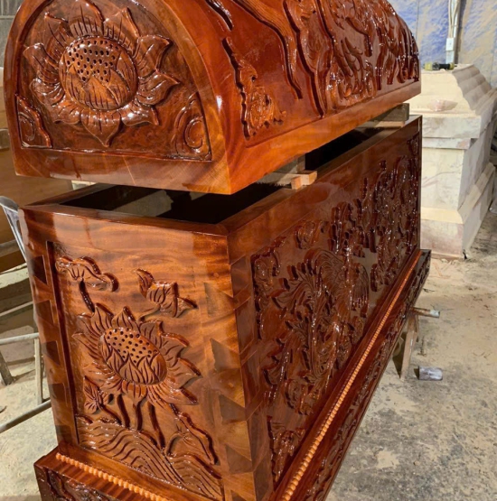 Quan tài gỗ cây xà cừ