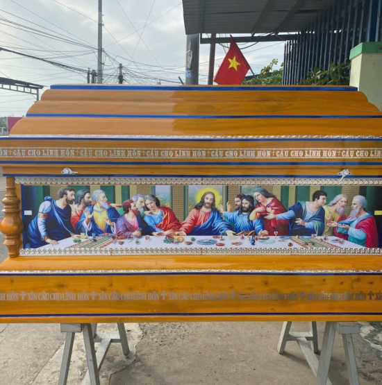 Quan tài gỗ mỹ 4 trụ thánh giáo
