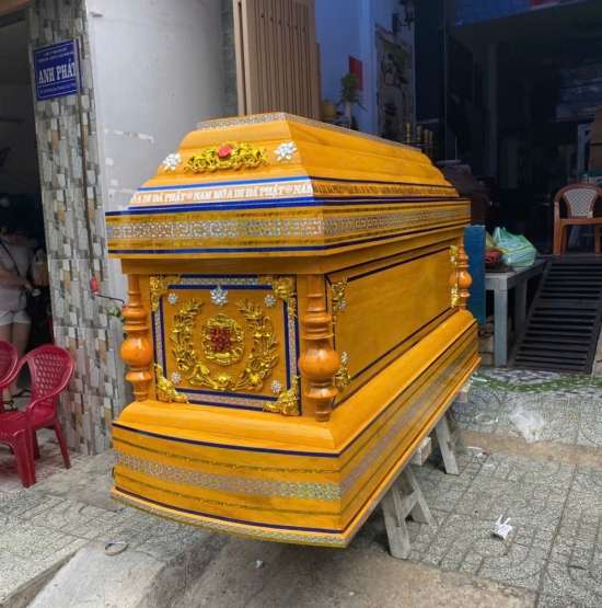 Quan tài gỗ 4 trụ phật giáo